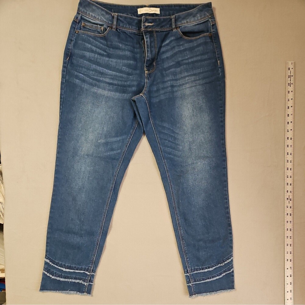 Est. 1946 Cato Denim Jeans 10 Mid-Rise comfort stretch accent fray on legs